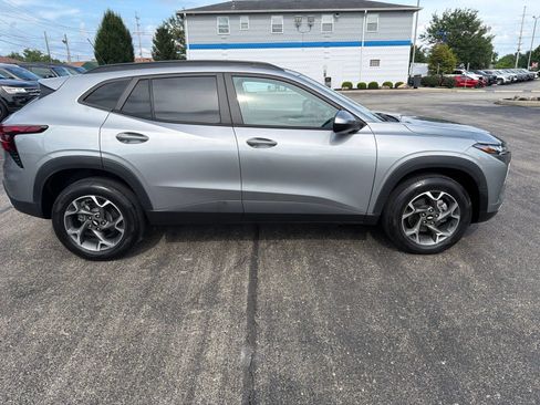 Used 2024 Chevrolet Trax LT w/ Driver Confidence Package FWD image 6