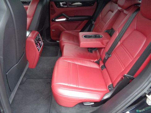 Used 2021 Porsche Cayenne Turbo w/ Performance Package (PG2) AWD/4WD image 28