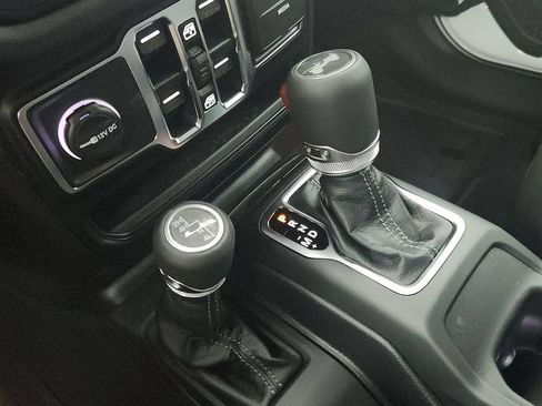 New 2026 Jeep Wrangler Unlimited Sahara AWD/4WD image 29