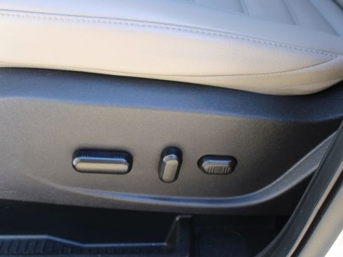 Used 2019 Ford Escape Titanium image 18