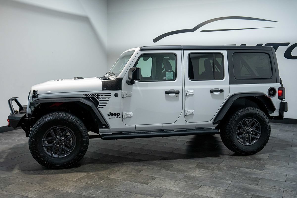 Used 2024 Jeep Wrangler Unlimited Sport AWD/4WD image 3