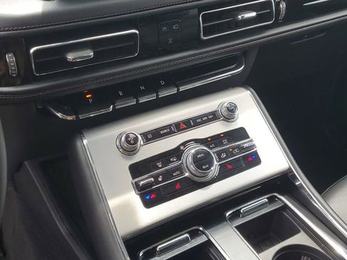 Used 2023 Lincoln Aviator AWD w/ Premium Package image 21