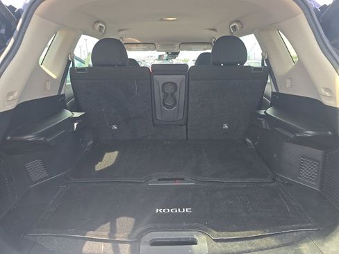 Used 2020 Nissan Rogue S FWD image 11