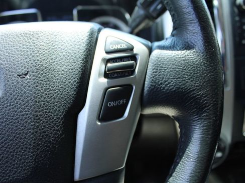 Used 2019 Nissan Titan SV w/ SV Convenience Package AWD/4WD image 27
