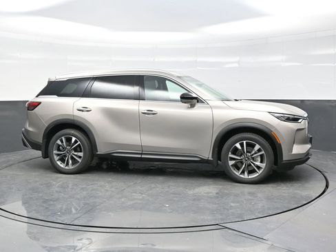 Used 2025 INFINITI QX60 Luxe w/ Vision Package image 8