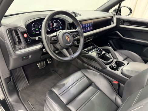 Certified 2026 Porsche Cayenne S AWD/4WD image 4