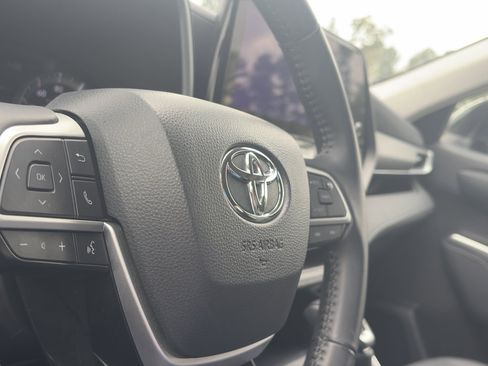 Used 2025 Toyota Highlander XLE image 33