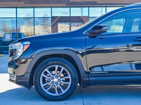 Used 2024 GMC Terrain SLT image 30