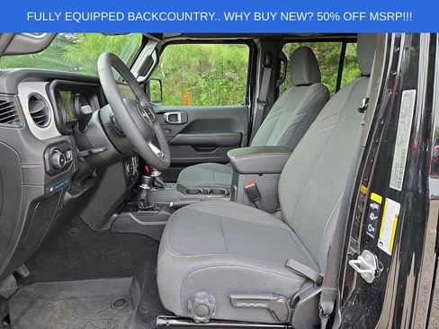 Used 2025 Jeep Wrangler Unlimited Sahara AWD/4WD image 13