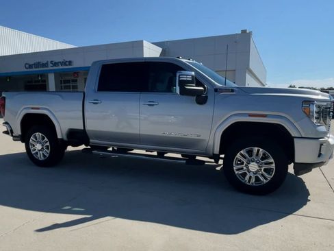 Used 2023 GMC Sierra 2500 Denali w/ Technology Package AWD/4WD image 2
