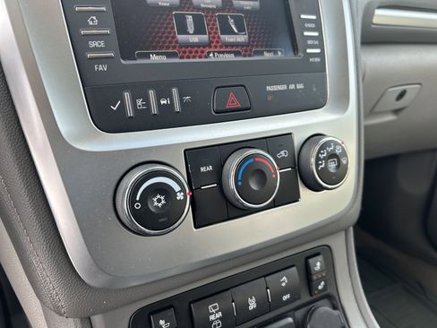 Used 2016 GMC Acadia SLE image 23