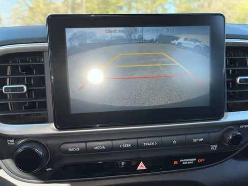 Used 2021 Hyundai Venue SE FWD image 23