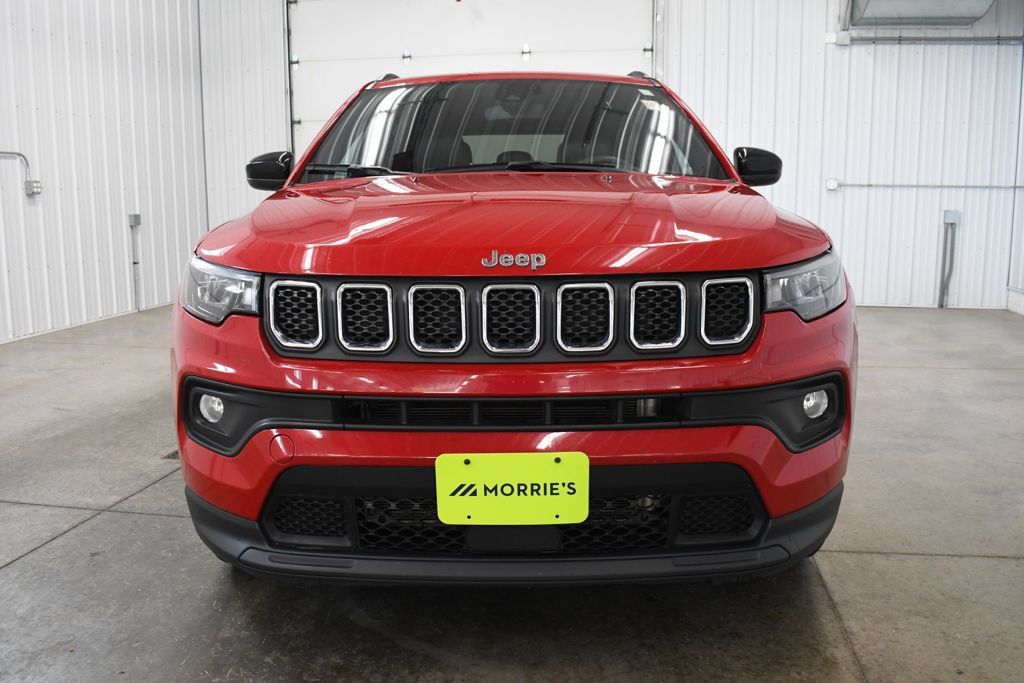 Used 2024 Jeep Compass Latitude AWD/4WD image 12