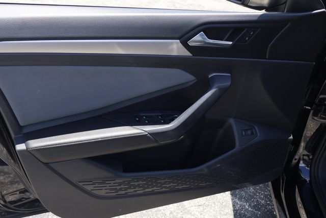 Certified 2025 Volkswagen Jetta SE FWD image 11