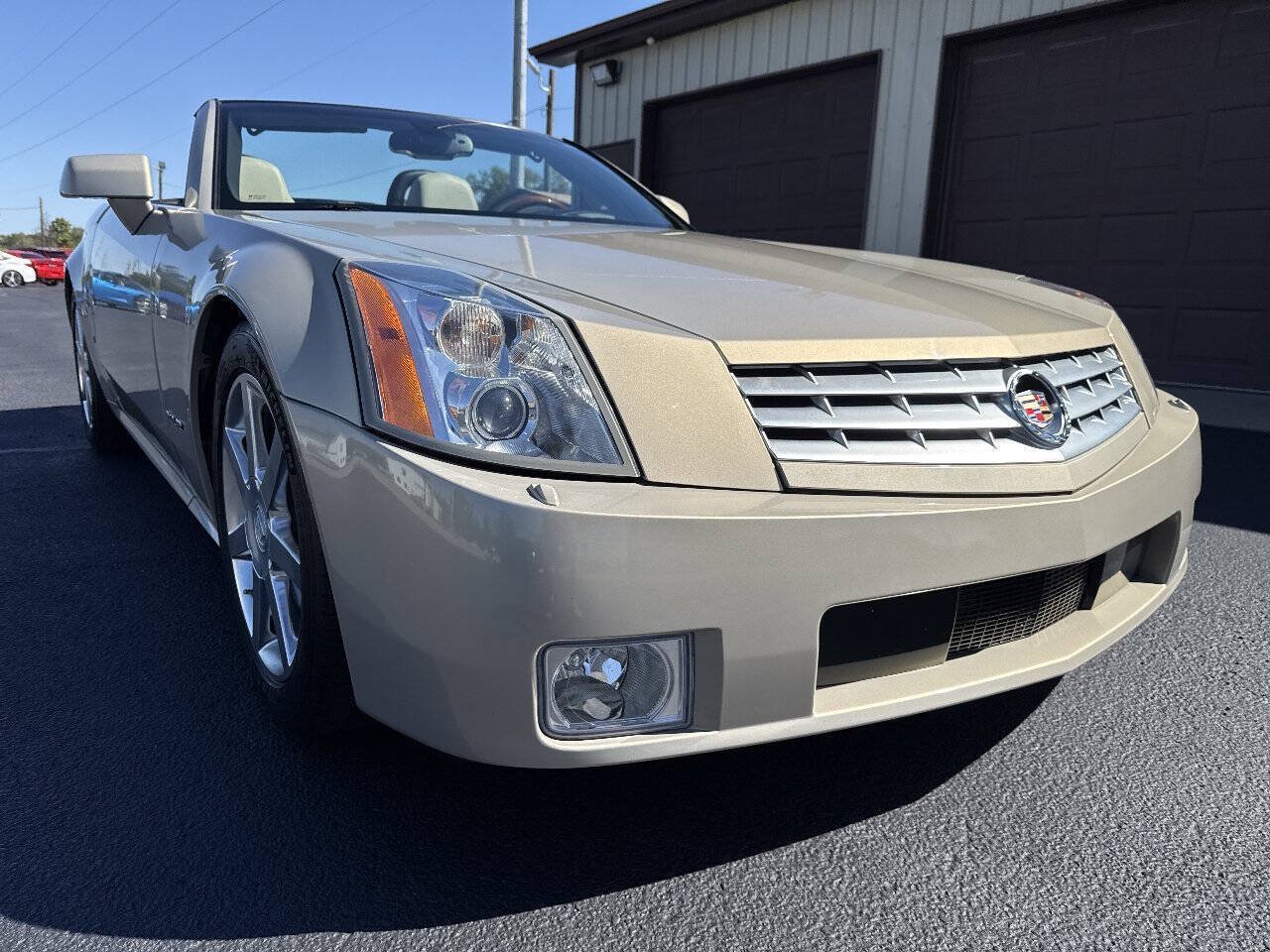Used 2006 Cadillac XLR RWD image 8