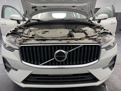 Used 2022 Volvo XC60 B5 Momentum image 14