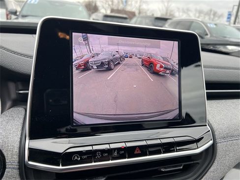 Used 2025 Jeep Compass Latitude image 20