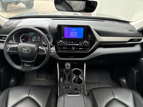 Used 2023 Toyota Highlander XLE AWD/4WD image 23