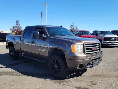 Used 2007 GMC Sierra 2500 SLE w/ Z71 Off-Road Package AWD/4WD image 4