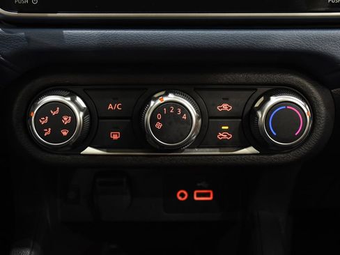 Used 2025 Nissan Versa SV image 20