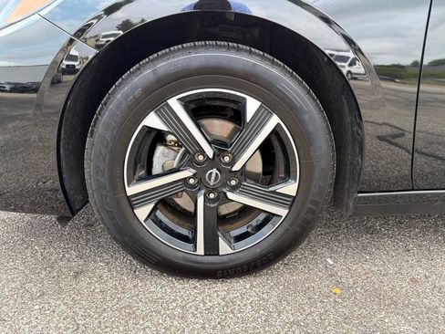 Used 2025 Nissan Sentra SV FWD image 12