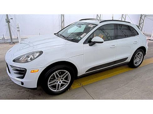 Used 2018 Porsche Macan AWD/4WD image 1