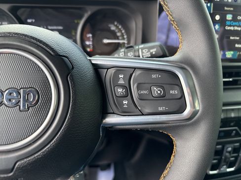 Used 2024 Jeep Wrangler Unlimited Sahara w/ Technology Group AWD/4WD image 28