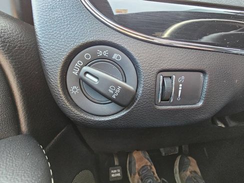 Used 2018 Dodge Grand Caravan SE image 14