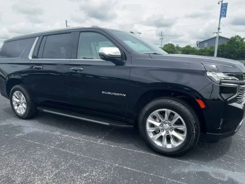 Used 2023 Chevrolet Suburban Premier RWD image 2
