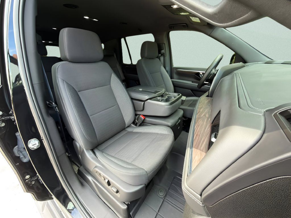 Used 2025 Chevrolet Tahoe LS AWD/4WD image 24