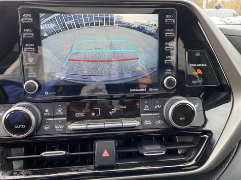 Used 2022 Toyota Highlander XLE image 8