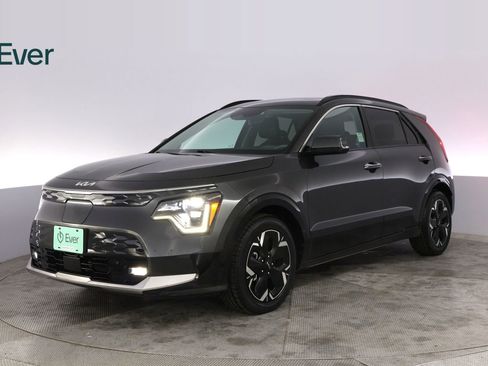 Used 2023 Kia Niro Wave FWD image 2
