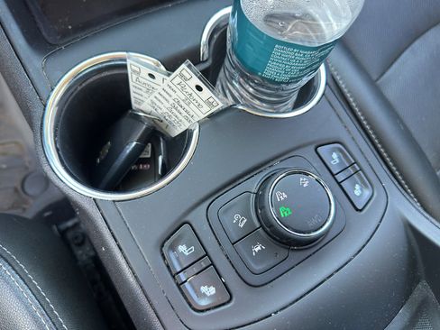 Used 2024 GMC Terrain SLT image 22