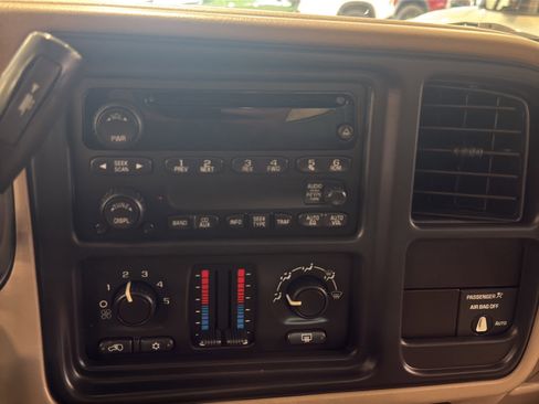 Used 2004 GMC Sierra 1500 SLE w/ Light Duty Power Package AWD/4WD image 19