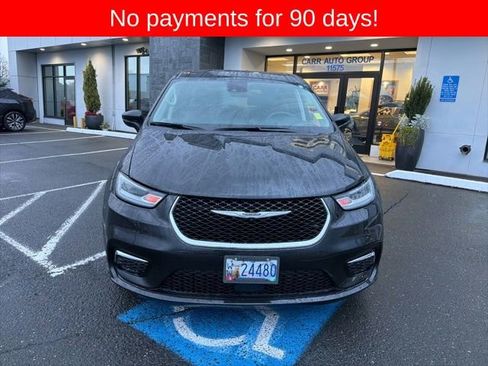 Used 2023 Chrysler Pacifica Touring-L image 2