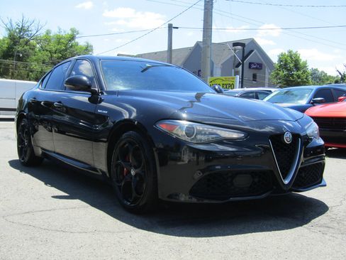 Used 2018 Alfa Romeo Giulia Ti Sport w/ Quick Order Package 22S Sport AWD/4WD image 1