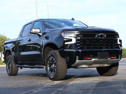 Used 2024 Chevrolet Silverado 1500 ZR2 w/ Technology Package AWD/4WD image 1