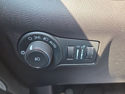 Used 2025 Jeep Compass Latitude w/ Sun & Sound Group image 26