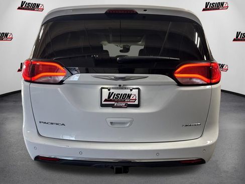Used 2019 Chrysler Pacifica Limited FWD image 4