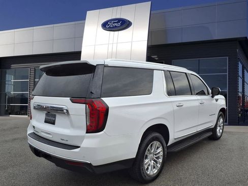 Used 2022 GMC Yukon XL SLT AWD/4WD image 2