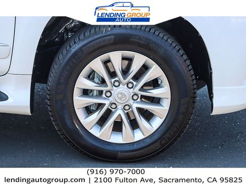 Used 2018 Lexus GX 460 Premium w/ Premium Package image 9