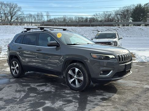 Used 2021 Jeep Cherokee Limited image 2