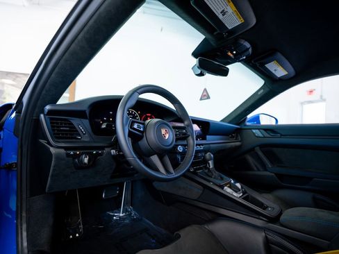 Used 2025 Porsche 911 GT3 RWD image 29