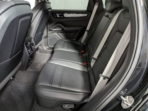 Used 2022 Porsche Cayenne Platinum Edition AWD/4WD image 44