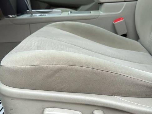 Used 2010 Toyota Camry LE FWD image 14