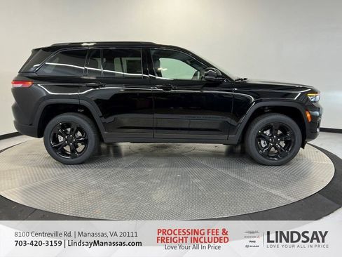 New 2025 Jeep Grand Cherokee Altitude AWD/4WD image 3