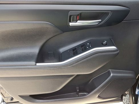 Used 2020 Toyota Highlander XLE image 14