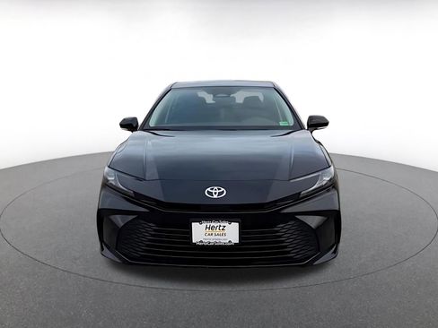 Used 2025 Toyota Camry LE image 4