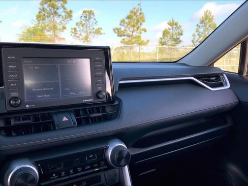 Used 2021 Toyota RAV4 LE image 35