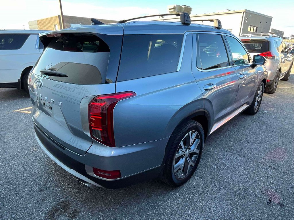 Used 2021 Hyundai Palisade SEL w/ Premium Package FWD image 2